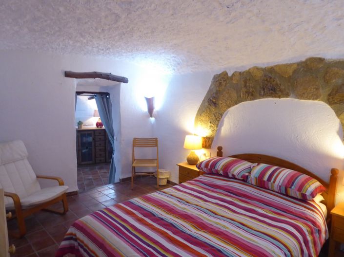 Image No.15-4 Bed House for sale