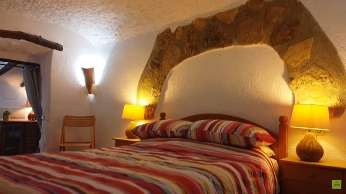 Image No.16-4 Bed House for sale