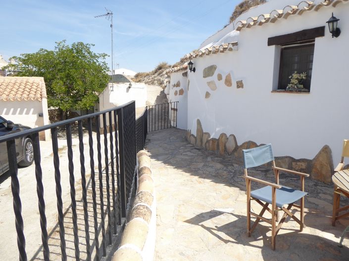 Image No.26-4 Bed House for sale