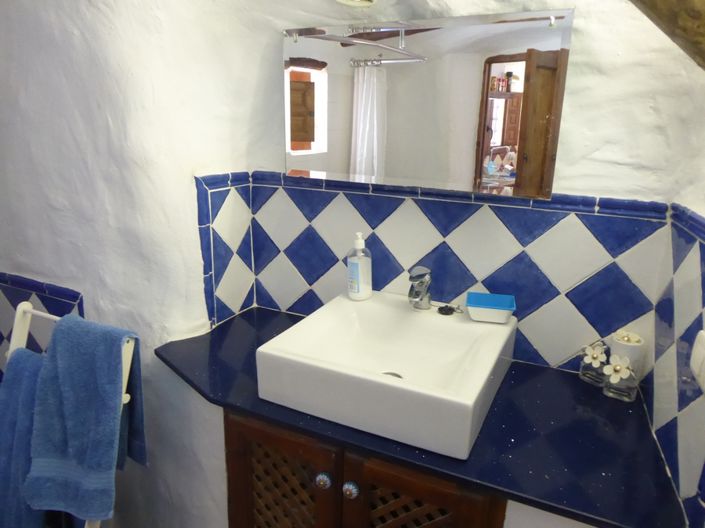 Image No.10-4 Bed House for sale