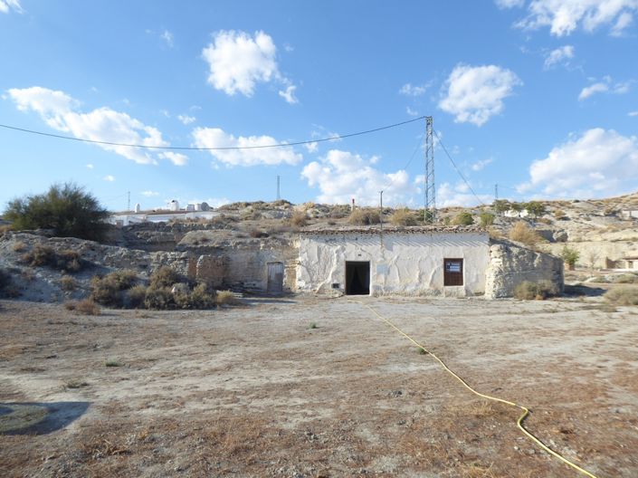 Image No.3-5 Bed House for sale