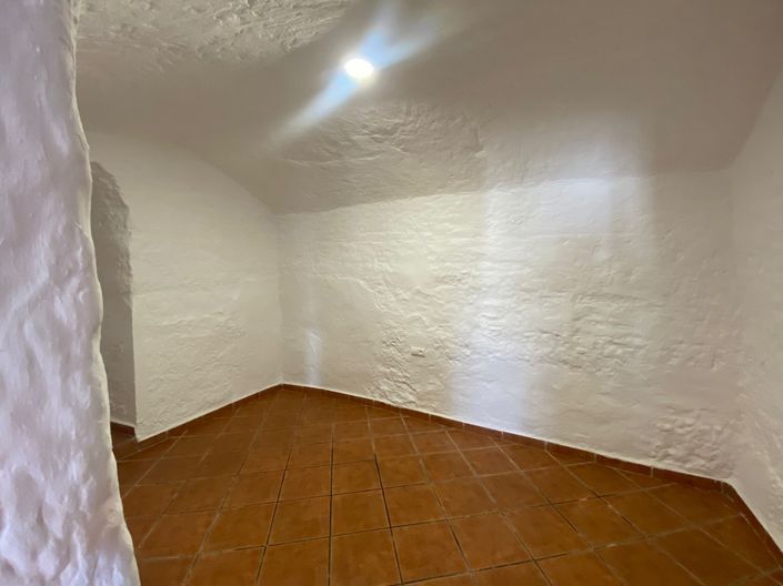 Image No.18-3 Bed House for sale