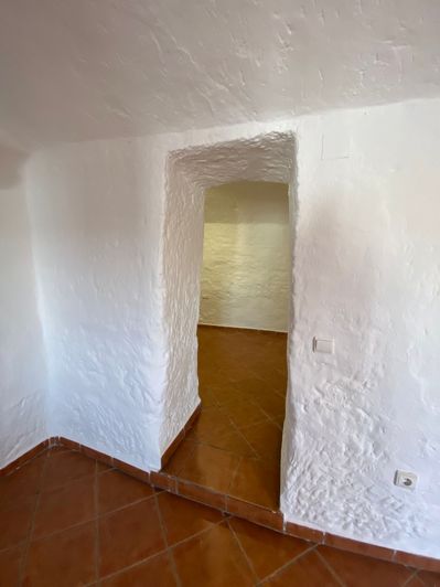 Image No.19-3 Bed House for sale