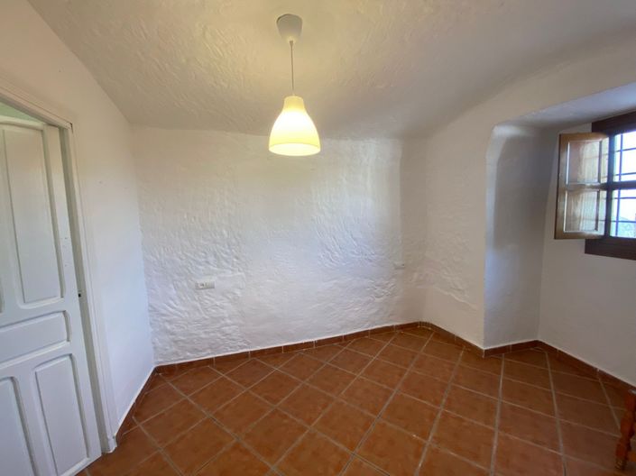 Image No.24-3 Bed House for sale