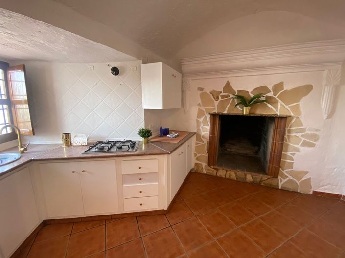 Image No.10-3 Bed House for sale