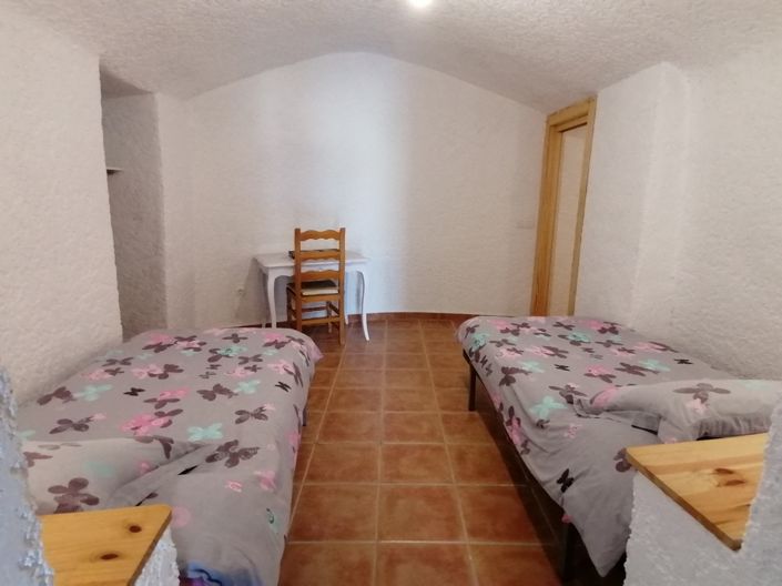 Image No.18-5 Bed House for sale