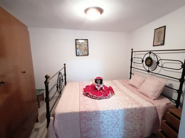 Image No.17-3 Bed House for sale