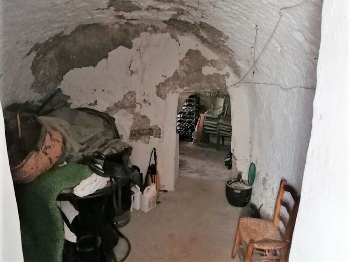 Image No.19-5 Bed House for sale