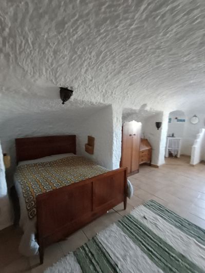 Image No.19-7 Bed House for sale