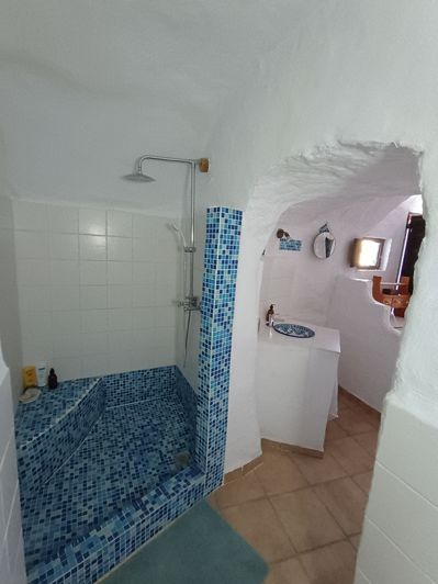 Image No.25-7 Bed House for sale