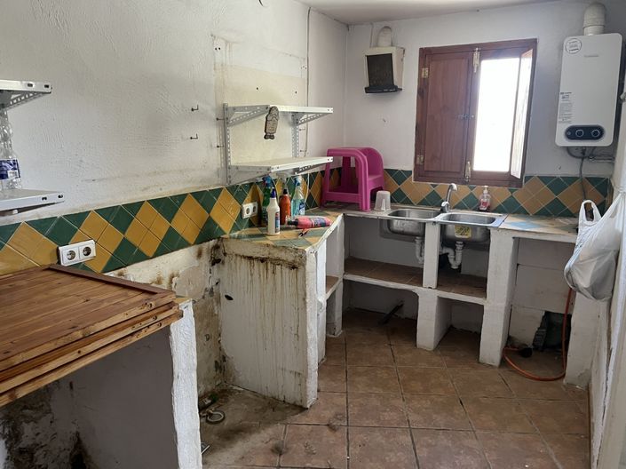 Image No.14-3 Bed House for sale