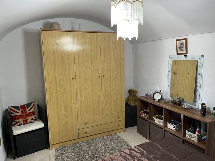 Image No.20-4 Bed House for sale