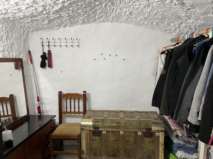 Image No.30-4 Bed House for sale