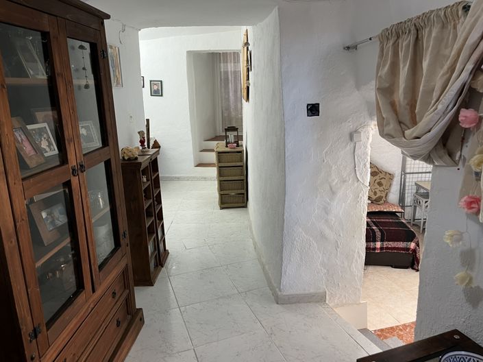 Image No.35-4 Bed House for sale