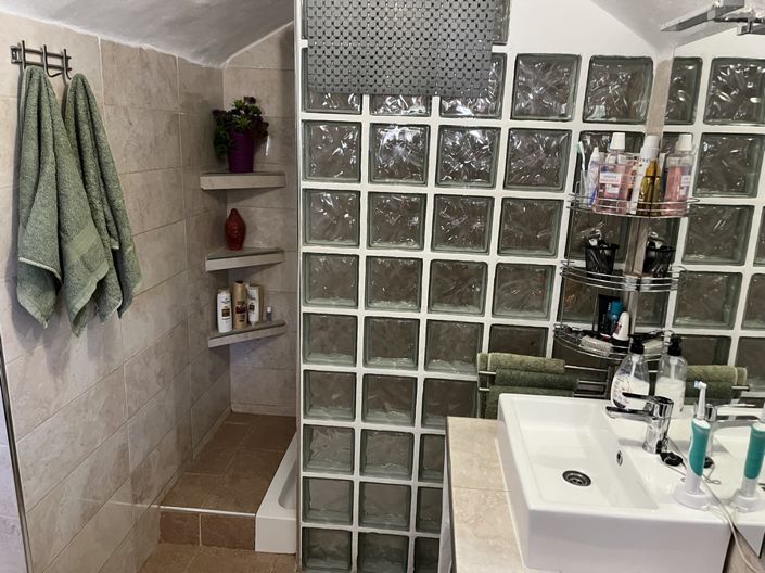 Image No.8-4 Bed House for sale