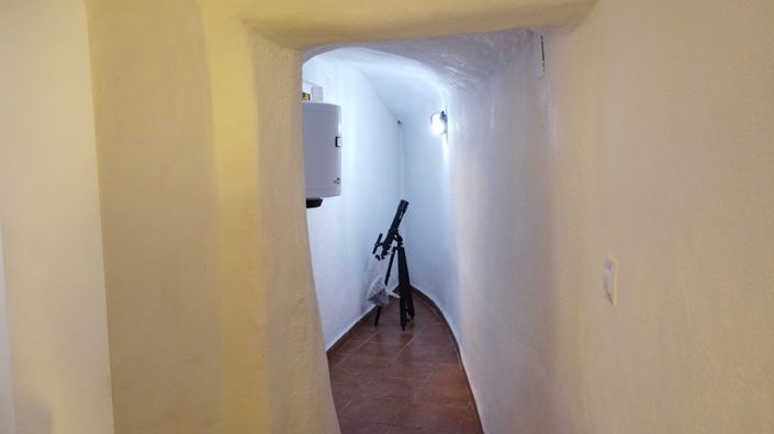 Image No.12-3 Bed Property for sale