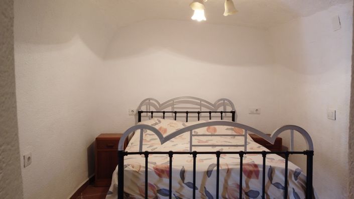 Image No.26-3 Bed Property for sale