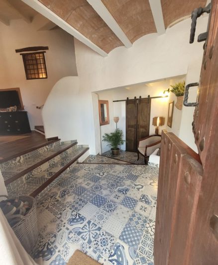 Image No.18-3 Bed House for sale