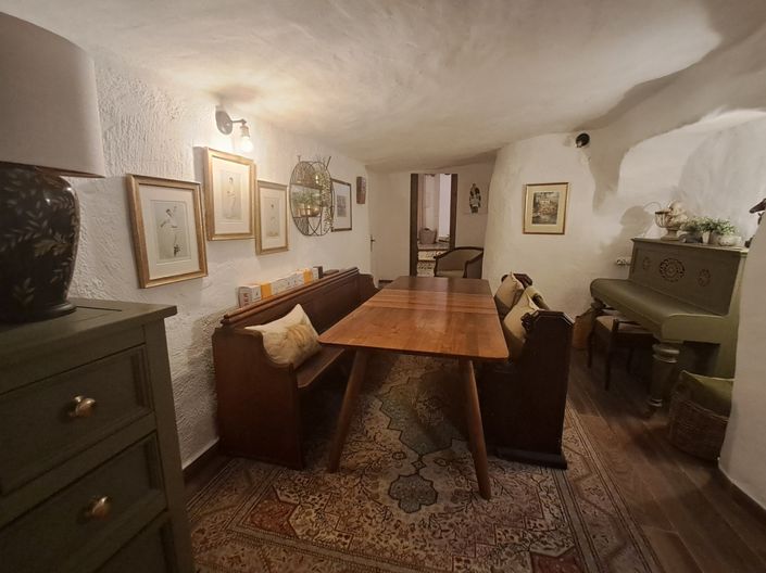 Image No.28-3 Bed House for sale