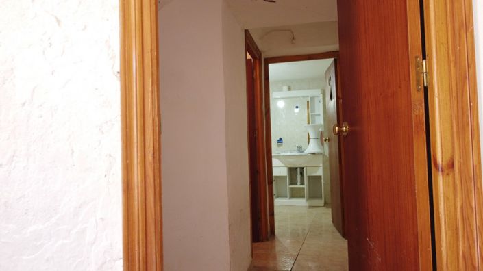 Image No.14-6 Bed Property for sale