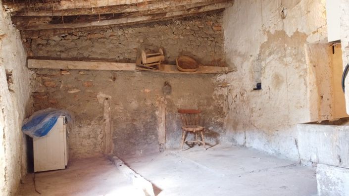 Image No.17-6 Bed Property for sale