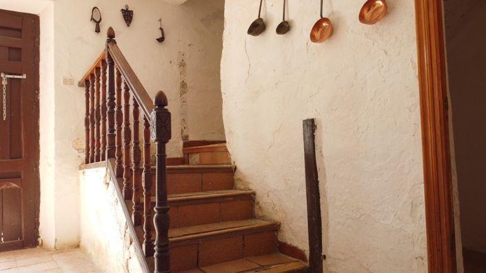 Image No.19-6 Bed Property for sale