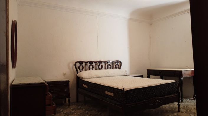 Image No.24-6 Bed Property for sale