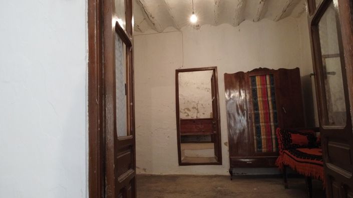 Image No.26-6 Bed Property for sale