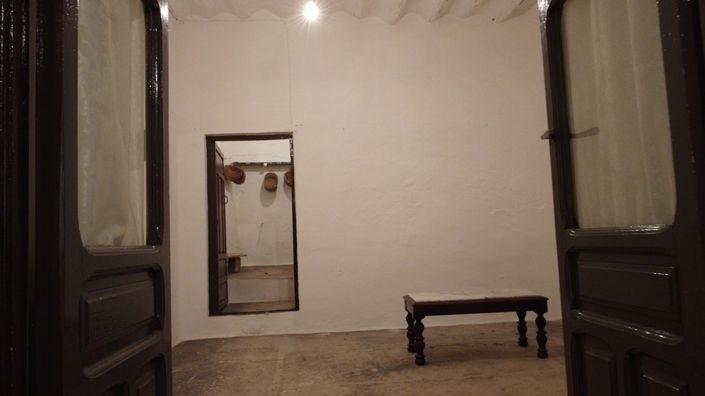 Image No.28-6 Bed Property for sale