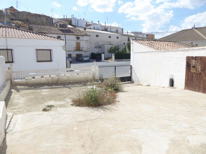 Image No.4-6 Bed Property for sale