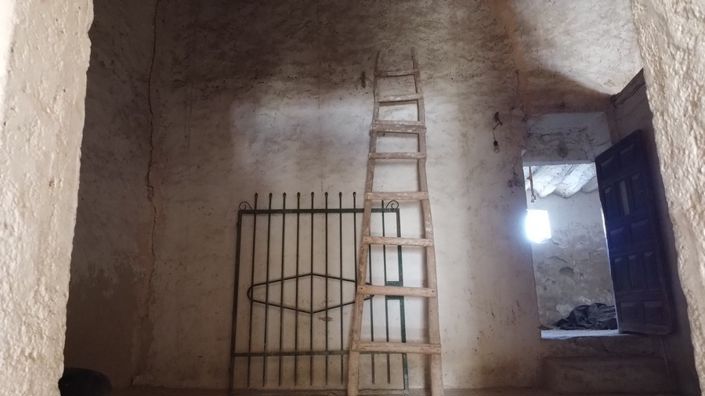 Image No.32-6 Bed Property for sale