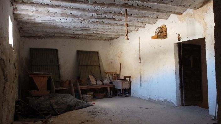 Image No.37-6 Bed Property for sale