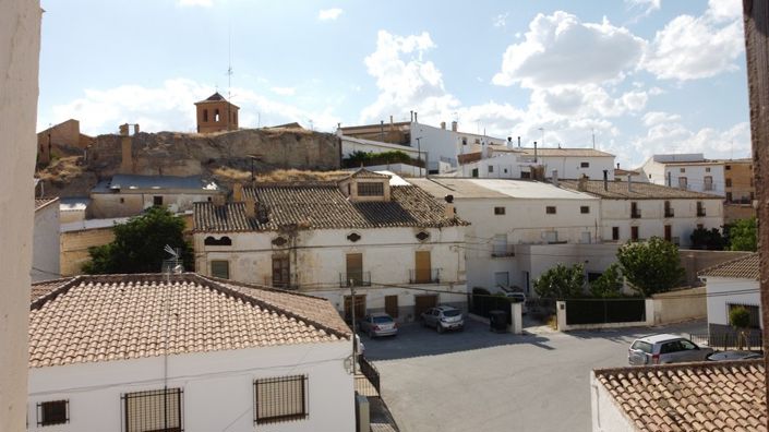 Image No.40-6 Bed Property for sale