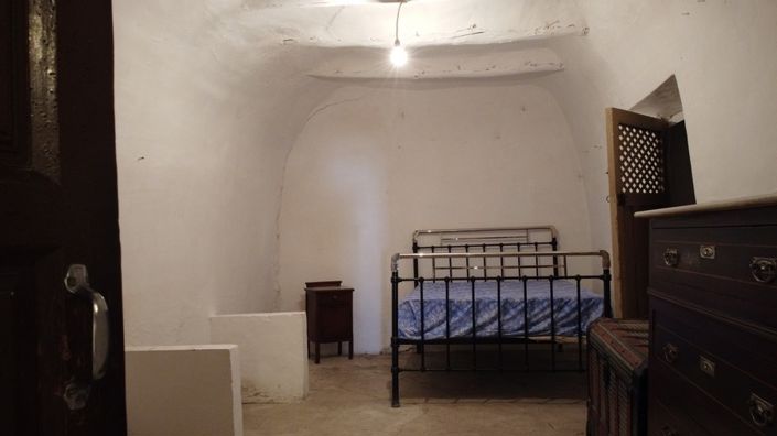 Image No.10-6 Bed Property for sale