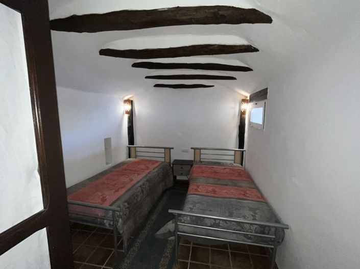 Image No.17-4 Bed House for sale