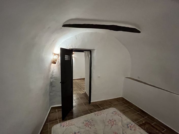 Image No.19-4 Bed House for sale