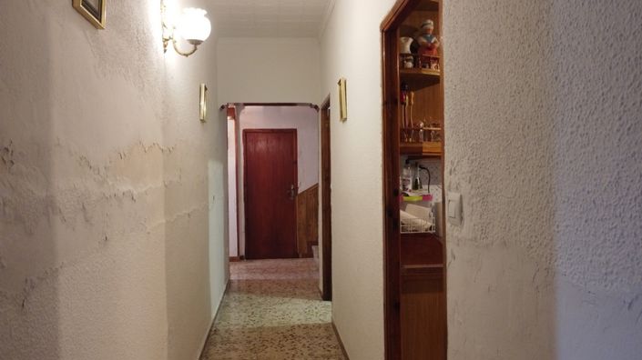 Image No.12-5 Bed Property for sale