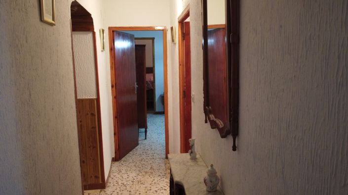 Image No.17-5 Bed Property for sale