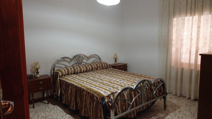 Image No.20-5 Bed Property for sale