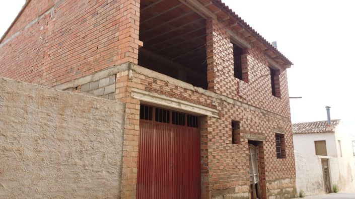 Image No.28-5 Bed Property for sale