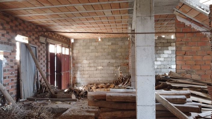 Image No.38-5 Bed Property for sale