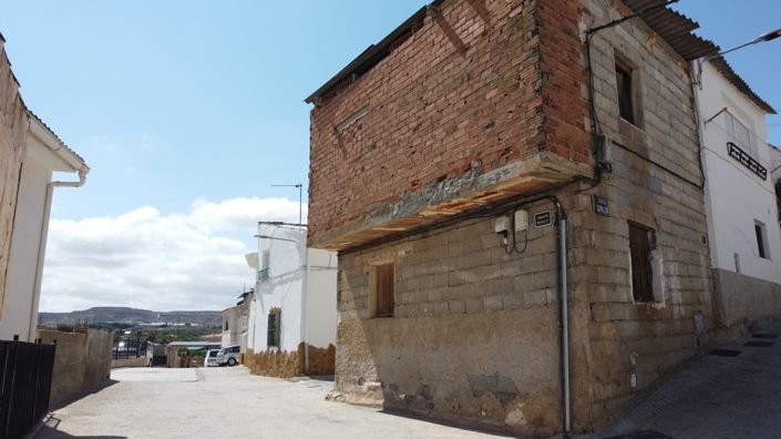 Image No.13-4 Bed Property for sale