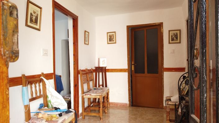 Image No.20-4 Bed Property for sale