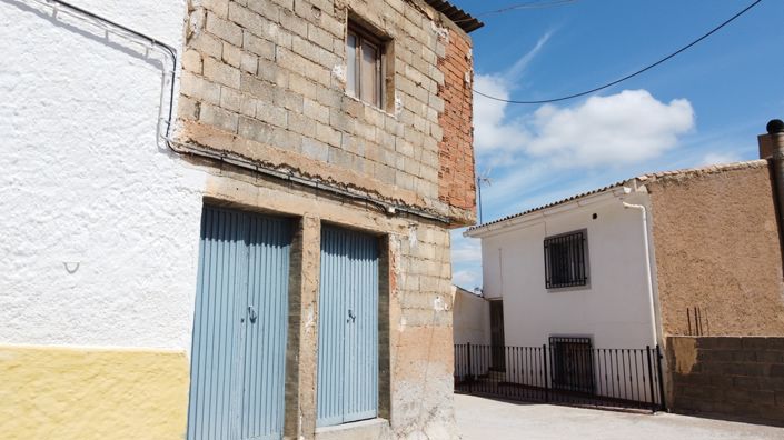 Image No.41-4 Bed Property for sale