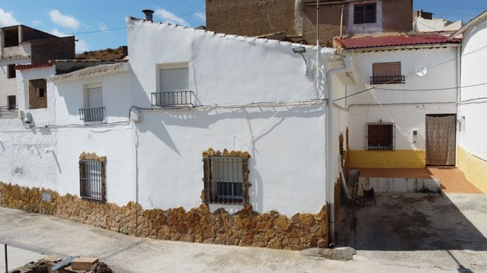 Image No.9-4 Bed Property for sale