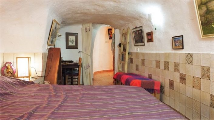 Image No.17-4 Bed House for sale