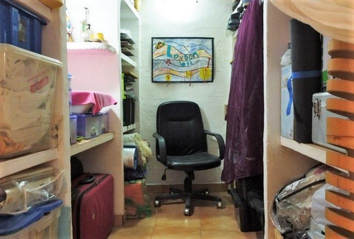 Image No.18-4 Bed House for sale