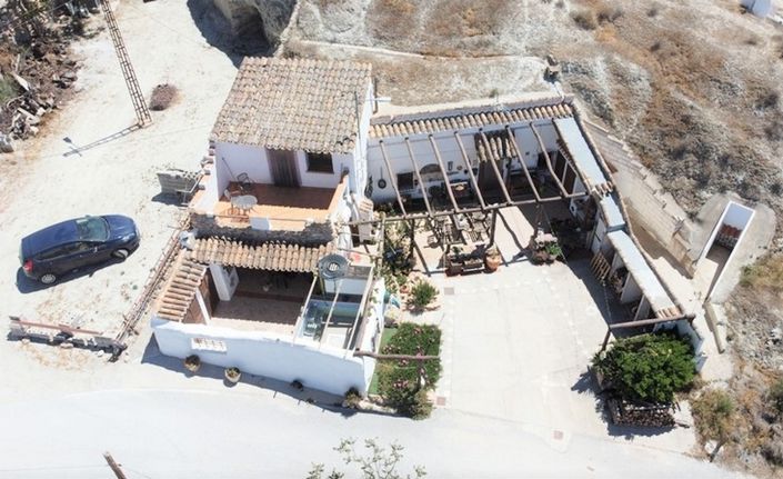 Image No.3-4 Bed House for sale