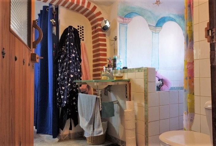 Image No.30-4 Bed House for sale