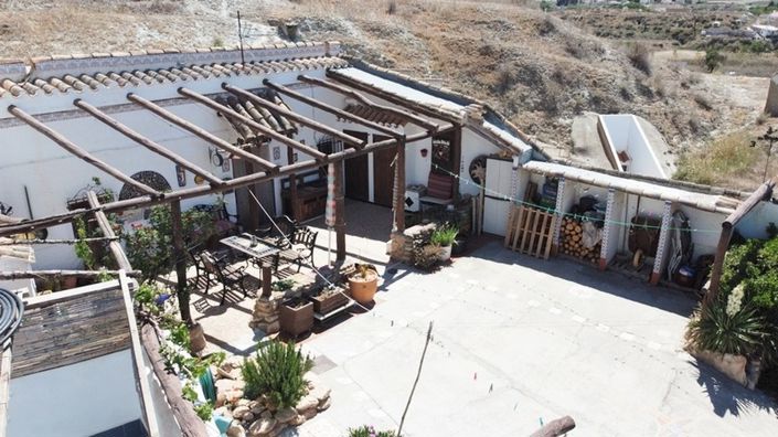 Image No.6-4 Bed House for sale